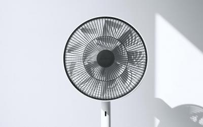 只吹電風扇比開冷氣省電多少?日媒實測數據揭驚人差距 只吹電風扇比開冷氣省電多少?日媒實測數據揭驚人差距