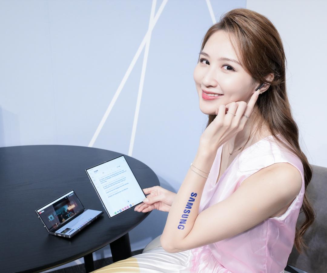 聆聽翻譯不只可用於外文演講、導覽等，看外文影片也能派上用場。（圖／記者王文麟攝）