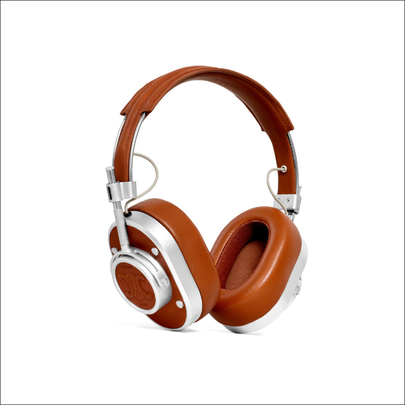 Celine × Master & Dynamic，以Celine Triomphe凱旋門標誌或品牌字樣設計，31,000元。