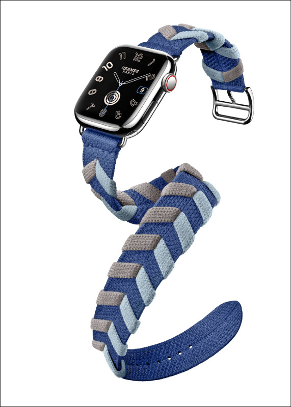 新款Bridon是首次出現的編織錶帶，採用寬魚骨紋的手工編織。錶帶10,900至14,400元。