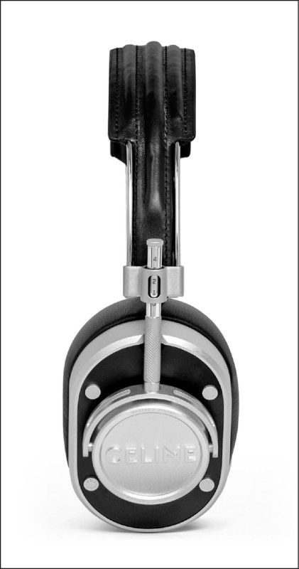 Celine × Master & Dynamic，以Celine Triomphe凱旋門標誌或品牌字樣設計，31,000元。