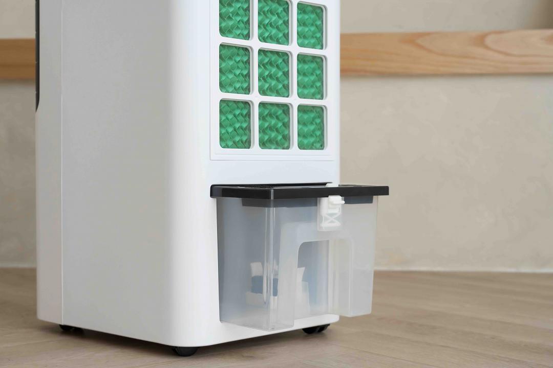 飛利浦水冷扇ACR2122C，具備上下兩個大水箱，頂部注水設計，無需向下彎腰，提供3種模式、3種風速，4,750元。