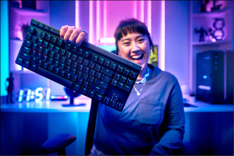 G515 LIGHTSPEED TKL鍵盤充滿電續航可達36小時,支援LIGHTSPEED 2.0、BLUETOOTH、TYPE-C三種連線方式。