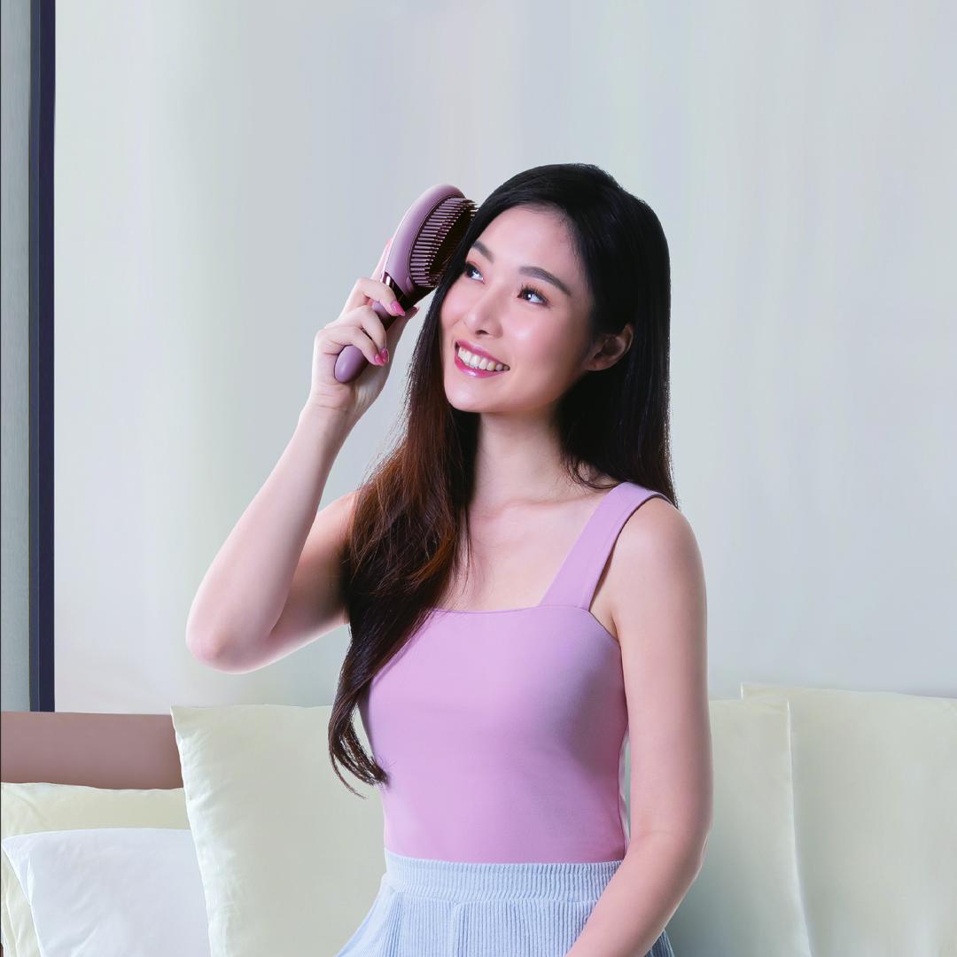 護理工具的接觸面務必選擇柔軟親膚材質,以免傷害頭皮。圖為OSIM OS-1223。