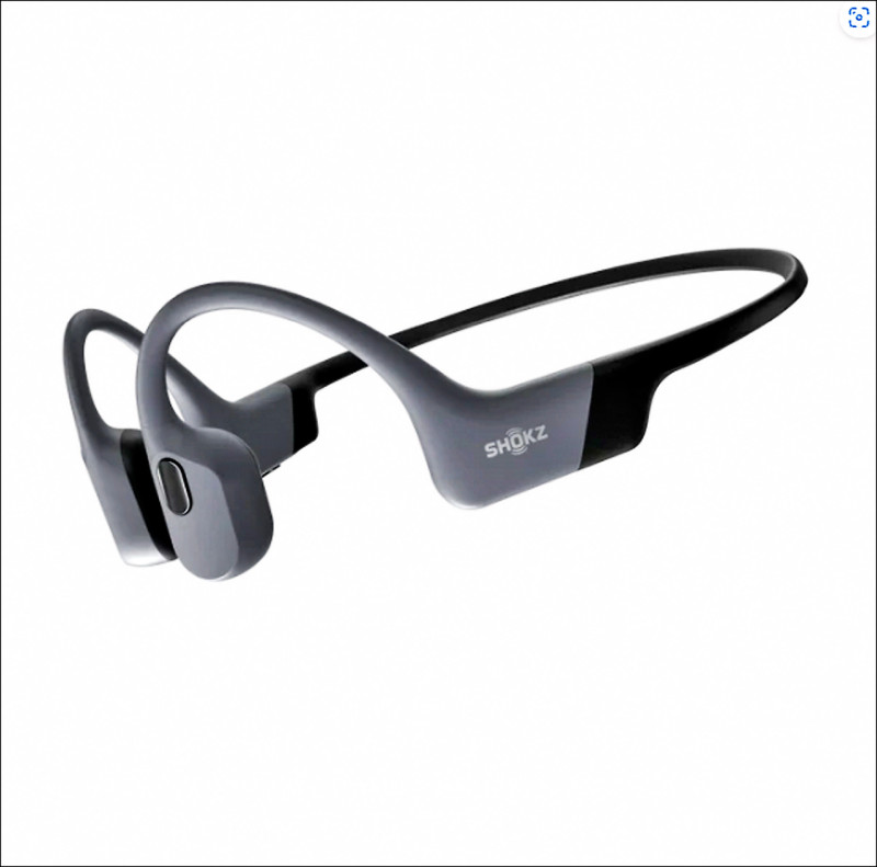 OpenSwim Pro內建32GB儲存空間，即使在水中無法與手機連線，也能持續收聽音樂，5,990元。