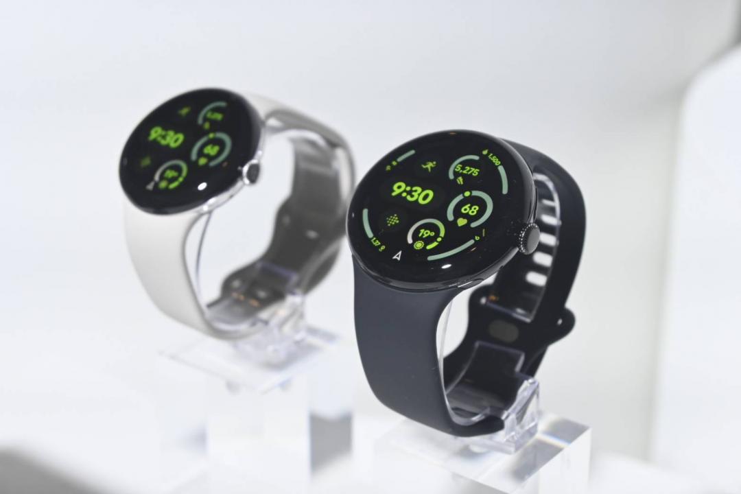 Pixel Watch 3 強調更窄的邊框,換來更大的螢幕空間,並且首次增添 45mm 大螢幕版本。