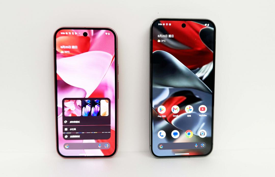 Google Pixel 9( 左) 配置6.3吋螢幕,最高亮度2,700nit(峰值)。Pixel 9 Pro XL( 右) 為6.8吋螢幕,最高亮度3,000nit(峰值)。(圖/記者吳佩樺攝)