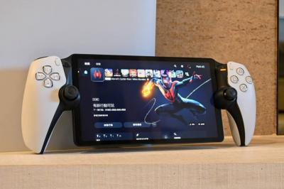 Sony 掌機 PlayStation Portal 開箱體驗!玩 PS5 不再怕被搶電視 Sony 掌機 PlayStation Portal 開箱體驗!玩 PS5 不再怕被搶電視