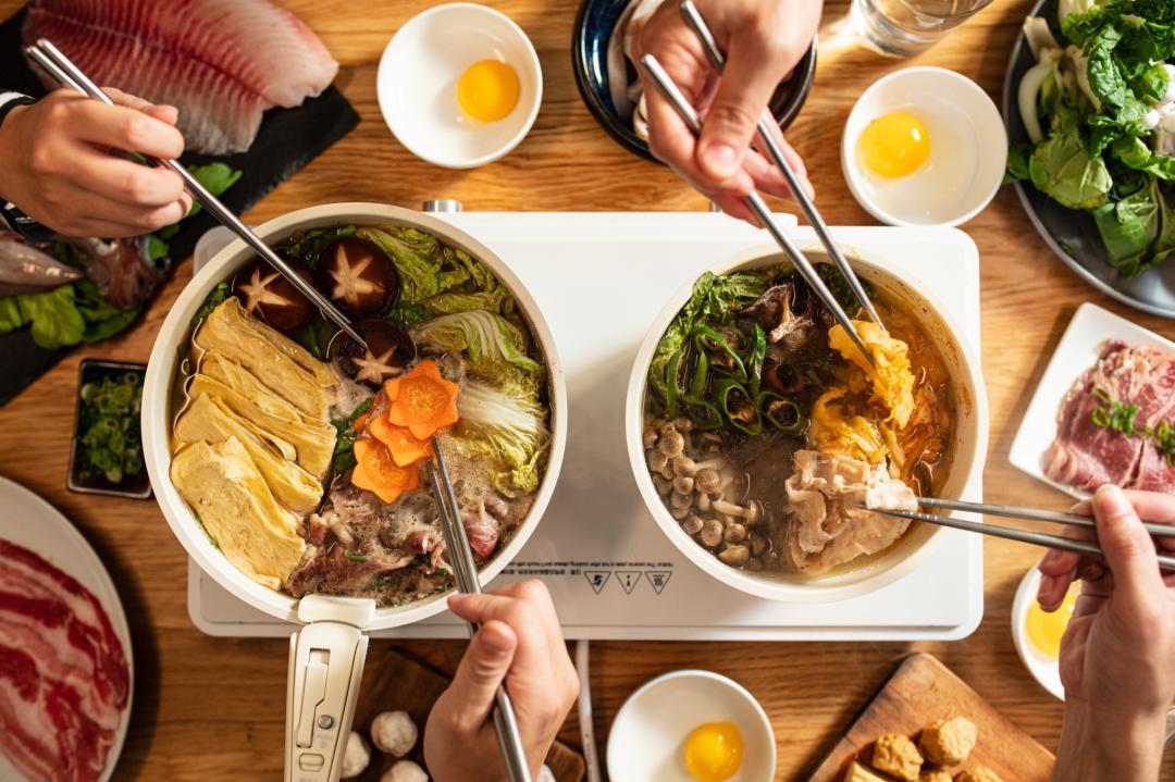 近年電烤盤強調精準溫控，甚至提供分區溫控，讓烹調更靈活省時。圖為Giaretti GT-IP08。