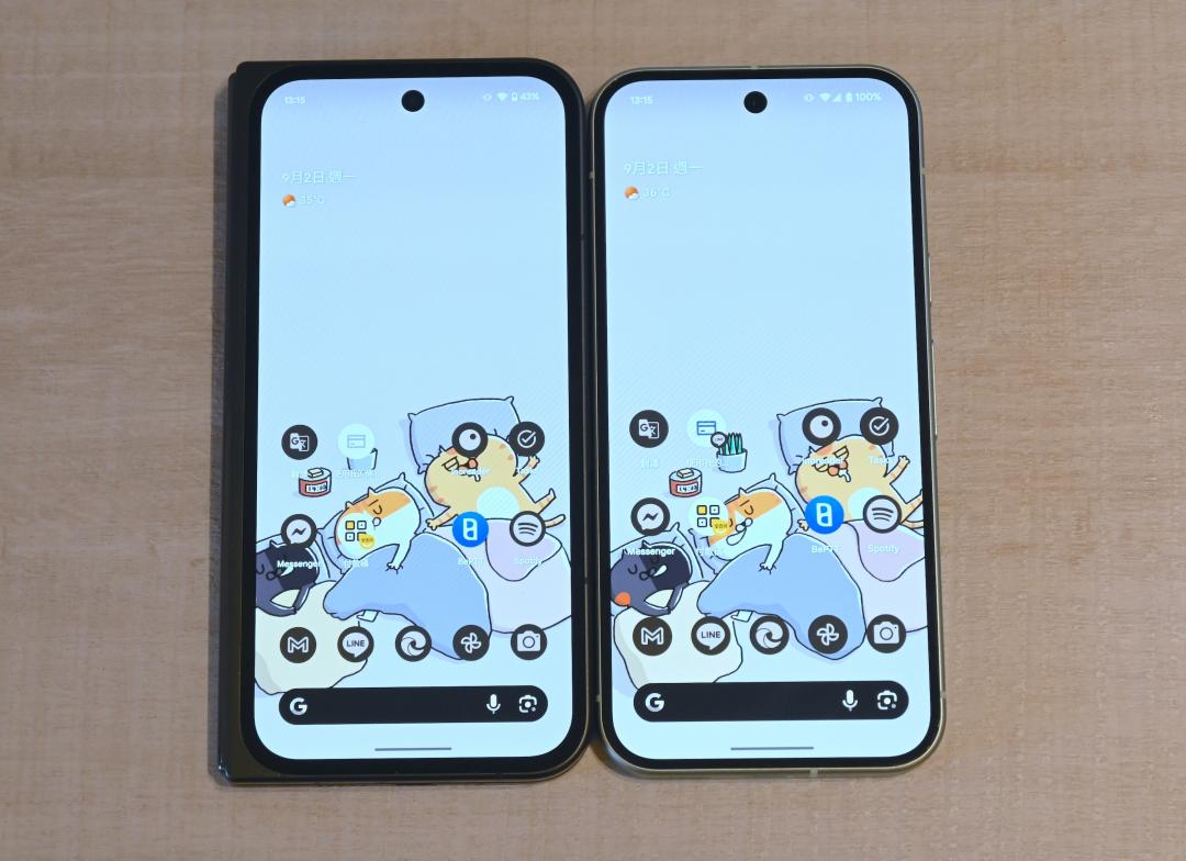 Pixel 9 Pro Fold(左)與 Pixel 9(右)幾乎有一樣的螢幕體驗。
