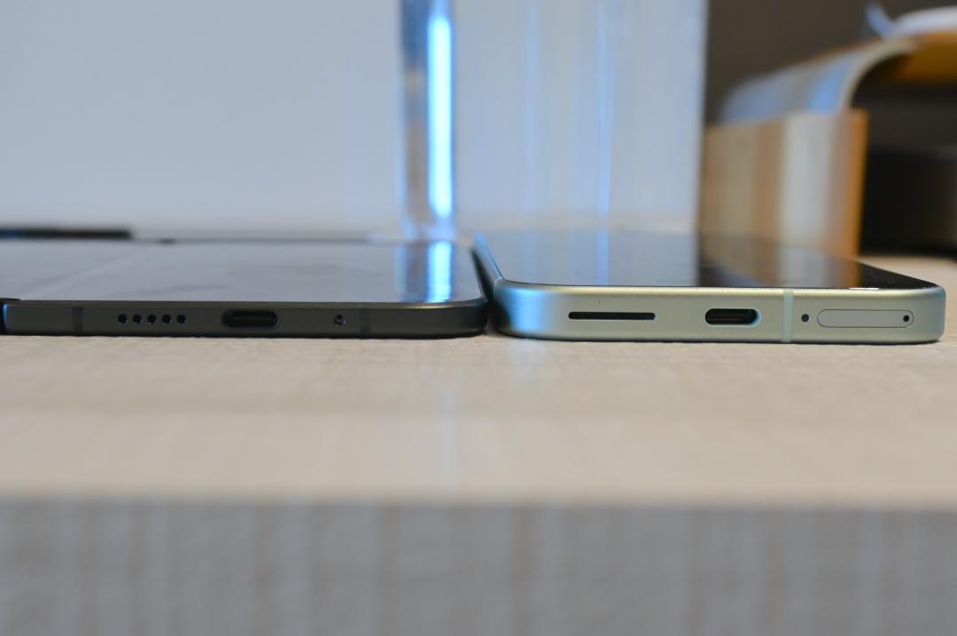 Google 強調 Pixel 9 Pro Fold(左)只有 5.1mm 的展開厚度,可以與 Pixel 9(右)作為對比參考。