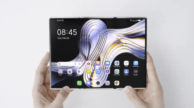 可攜帶的 10 吋大空間!多家安卓品牌搶攻「三摺手機」力抗 iPhone 16 可攜帶的 10 吋大空間!多家安卓品牌搶攻「三摺手機」力抗 iPhone 16