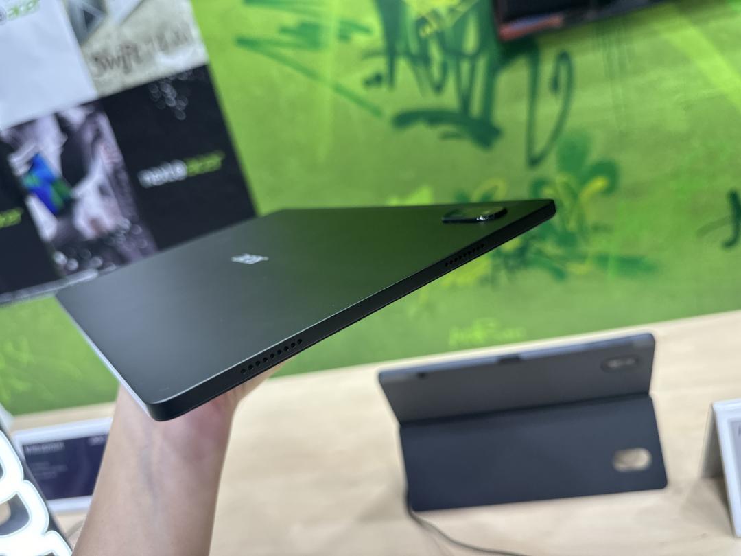 Iconia X12以鋁合金打造，僅重600公克、機身最薄至6.7公釐。（圖／記者吳佩樺）