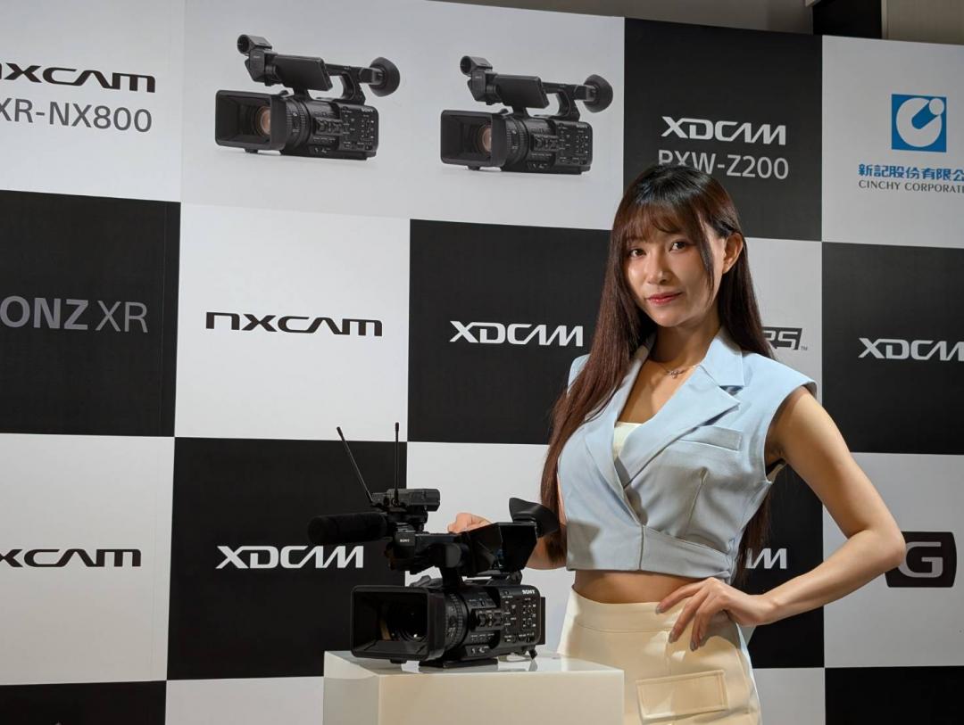 PXW-Z200、HXR-NX800 可支援最近 1 公分的對焦距離，拍攝婚禮上的戒指小物，都能貼近拍攝。（圖／記者黃肇祥攝）