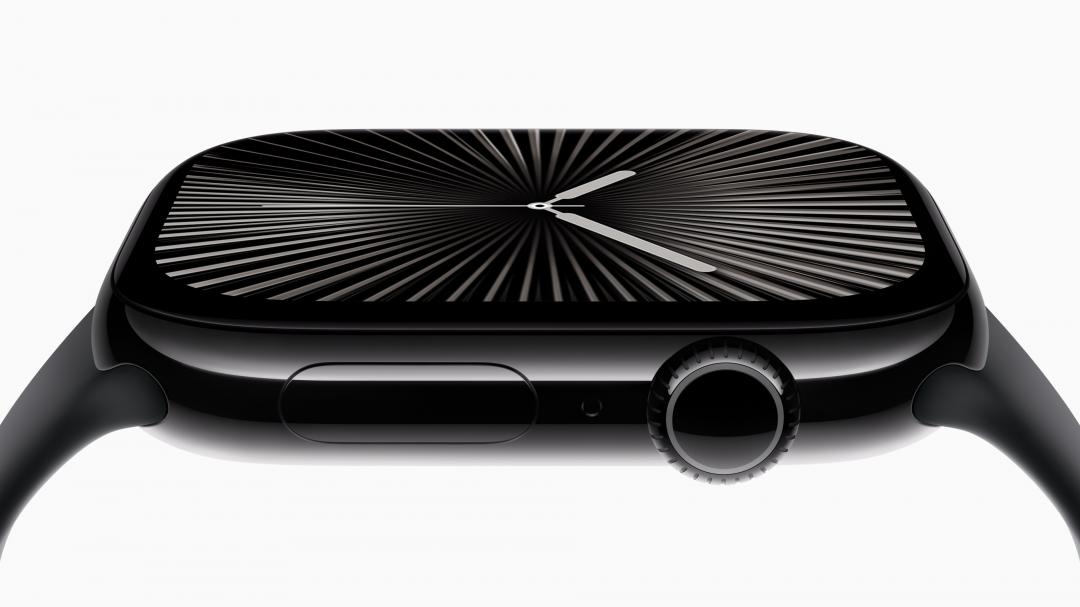 Apple Watch Series 10螢幕更大,機身更薄更輕。(圖/官網)