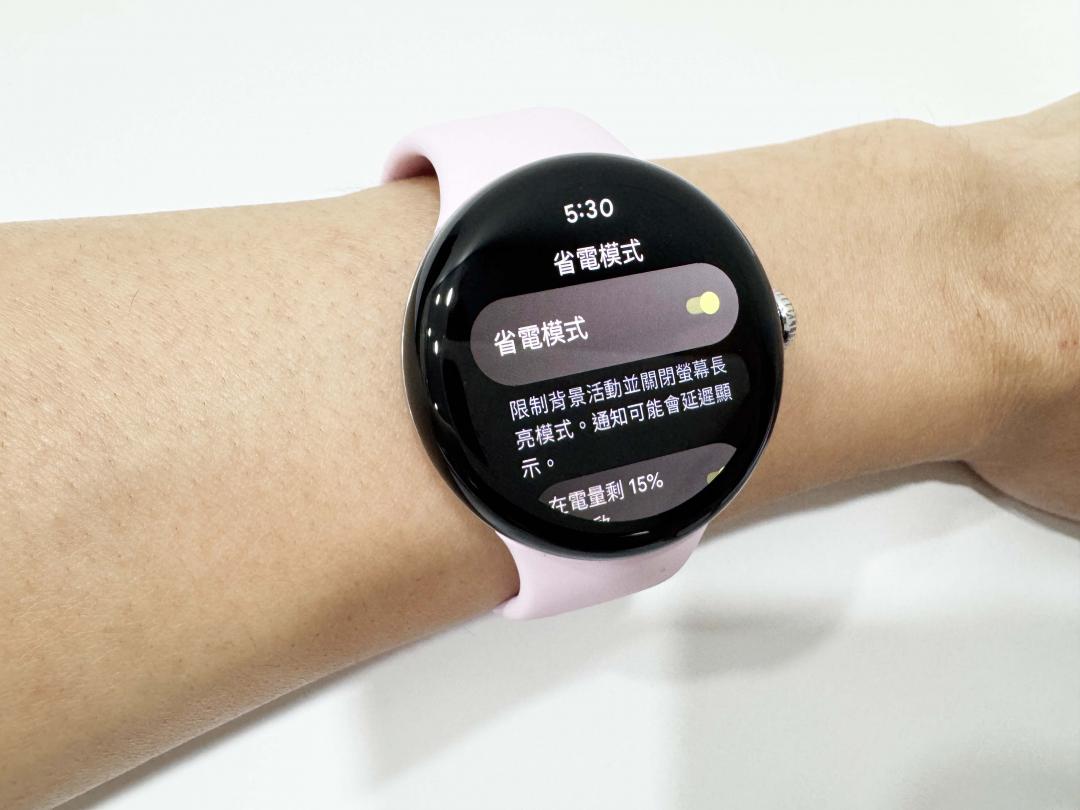 新增了省電模式,當電力低於15%時會自動開啟。(圖/記者吳佩樺攝)