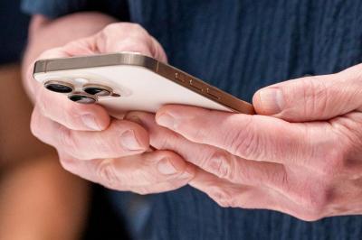 果粉搶首批iPhone 16注意!通路保證7日交機、超時賠千元 果粉搶首批iPhone 16注意!通路保證7日交機、超時賠千元