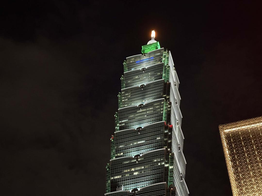 2倍無損變焦夜拍。（圖／記者吳佩樺攝）