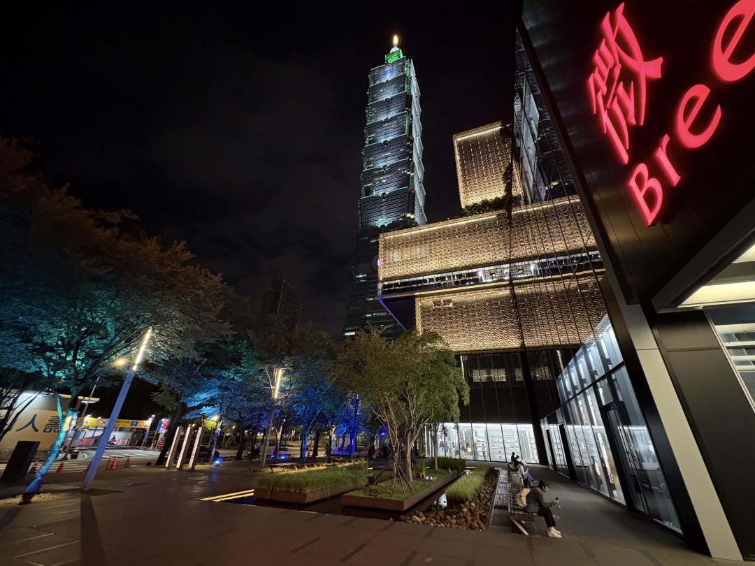 超廣角夜拍。（圖／記者吳佩樺攝）