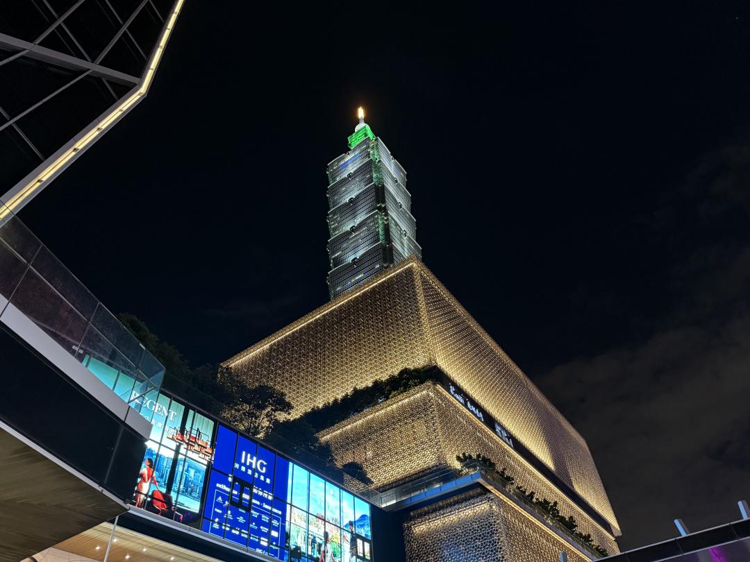 廣角夜拍。（圖／記者吳佩樺攝）