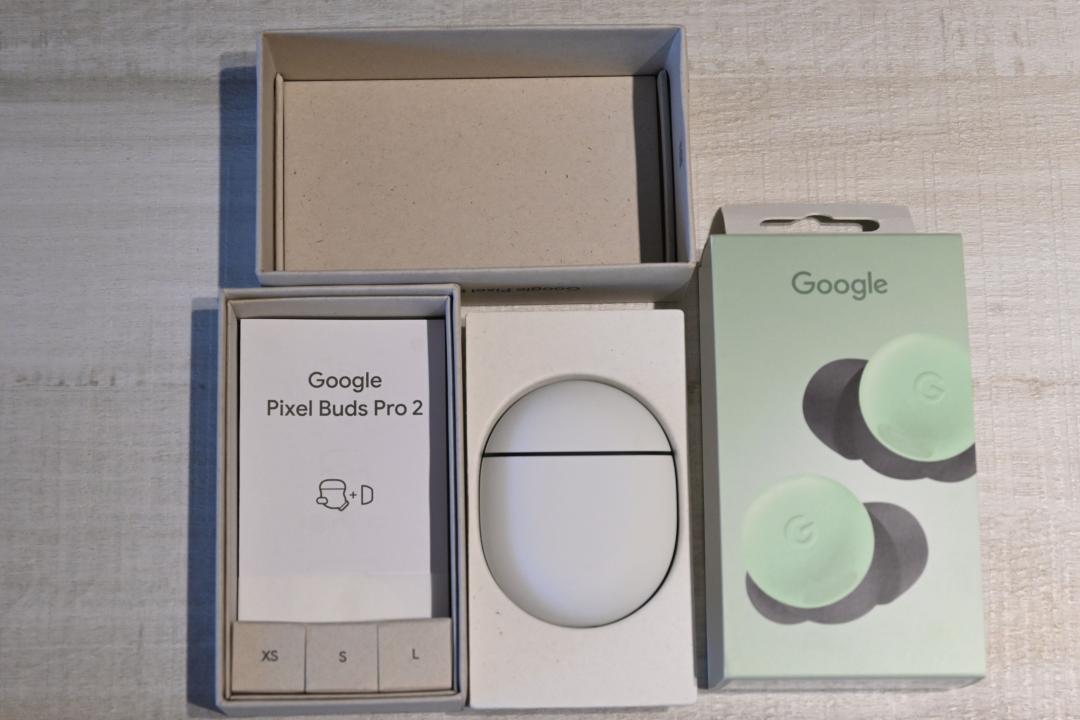 Pixel Buds Pro 2 盒裝訴求環保，選用再生紙質，盒裝也只有額外提供不同尺寸耳塞，沒有附上連接線。（圖／記者黃肇祥攝）
