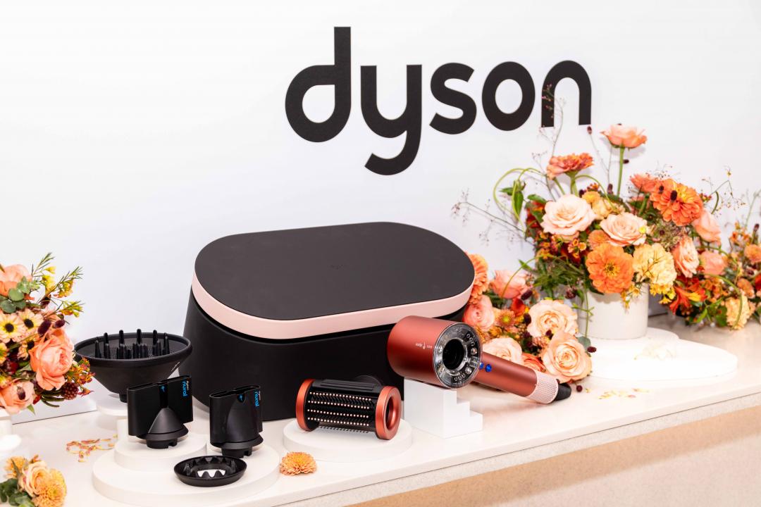 Dyson Supersonic Nural吹風機珊瑚莓限定版,售價14,600元。(圖/Dyson)