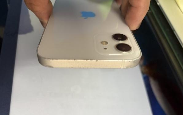 一名網友表示,他在蘋果線上舊換新,舊機iPhone 12的官方回收估價只有零元。(圖/翻攝PTT)