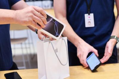 網傻眼iPhone 12回收價蘋果竟給零元!內行人教一招高價換購 網傻眼iPhone 12回收價蘋果竟給零元!內行人教一招高價換購