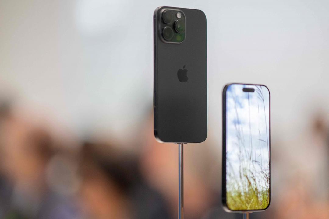 據傳，iPhone 17 Pro系列的後置三鏡頭都具備4,800萬畫素。（圖／美聯社）