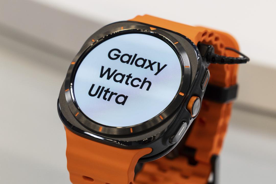 Galaxy Watch Ultra大錶徑設計加上粗獷外型，旨在提供極限運動玩家最好的智慧手錶保護。 （彭博社）