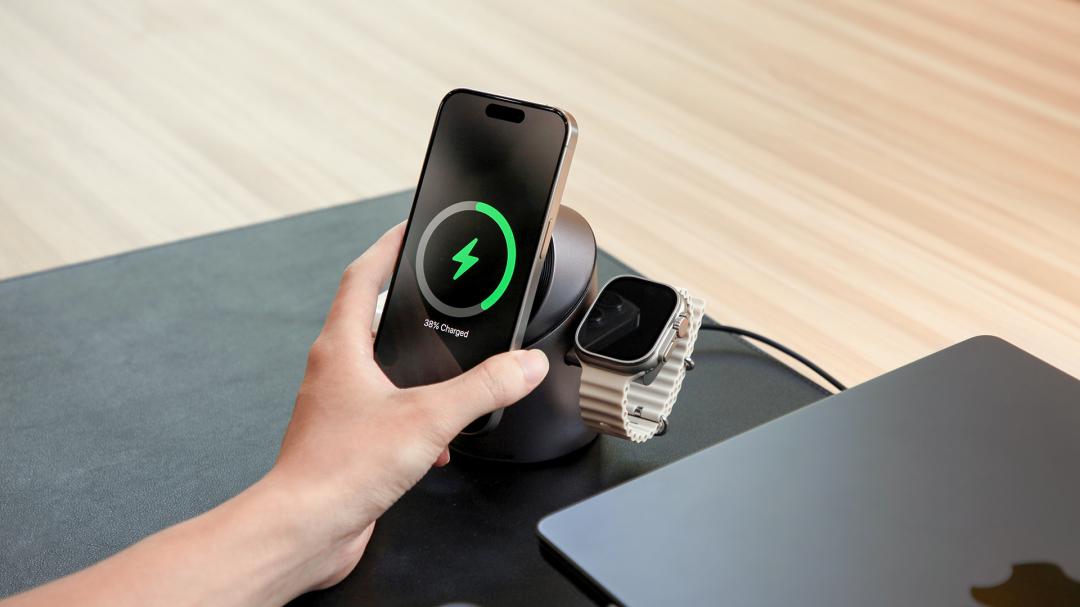 無線充電不會傷害手機電池,但務必選擇合格認證的款式。圖為亞果Mag Tube。