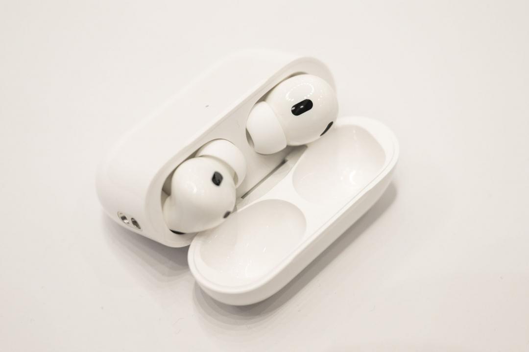 郭明錤指出，蘋果正在重新定位AirPods，未來將整合更多健康管理功能。（圖／路透社）
