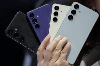 SIM 卡槽洩密?三星下一代旗艦 Galaxy S25 粉嫩 5 新色曝光 SIM 卡槽洩密?三星下一代旗艦 Galaxy S25 粉嫩 5 新色曝光