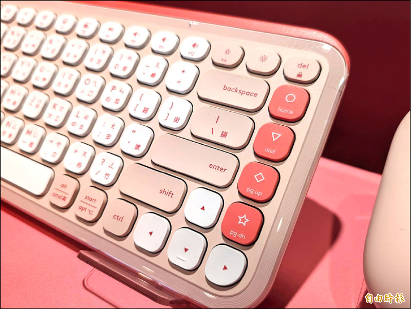 Logitech POP ICON最右邊4顆Action Keys可以自行設定快捷功能,像是開啟指定應用程式,或是呼喚AI助理。(記者黃肇祥攝)