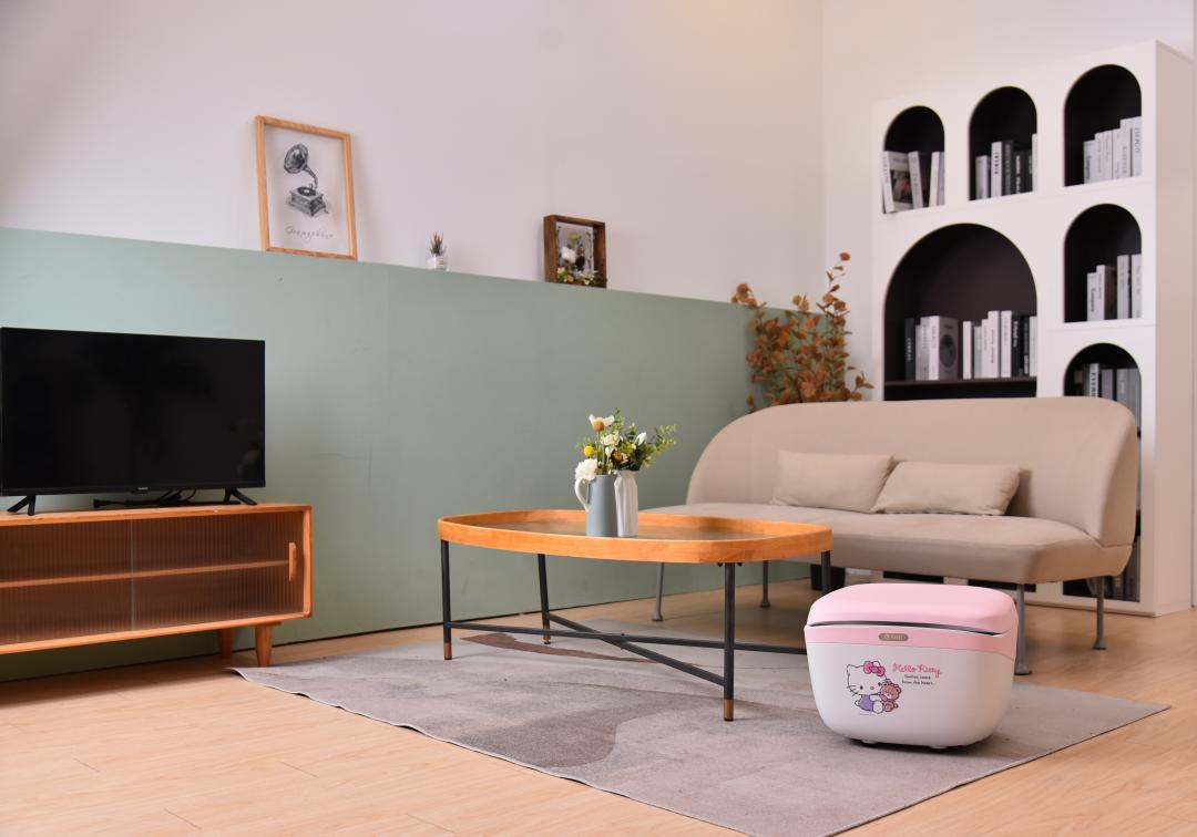 具備翻蓋設計,可搖身一變成為居家小椅凳。(圖/FUJI)