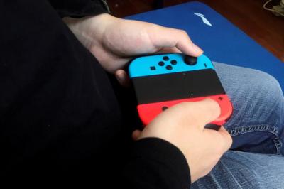 有人偷跑!配件商曝任天堂 Switch 2  新主機尺寸全面升級 有人偷跑!配件商曝任天堂 Switch 2  新主機尺寸全面升級