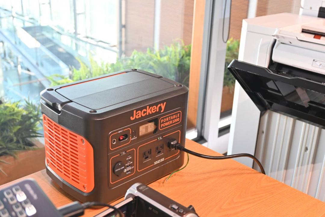 只需要小型發電機就能讓噴墨式印表機運行,甚至有餘裕替其他電器供電。(圖/記者黃肇祥攝)