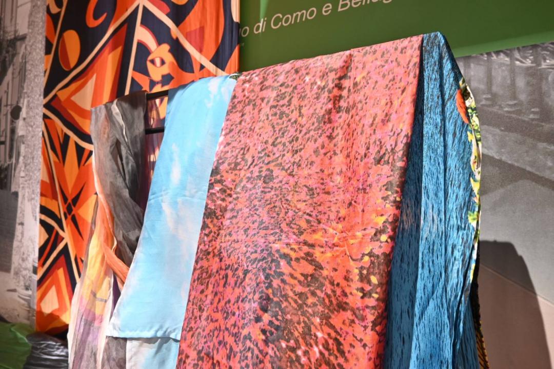 Epson 的數位紡織印表機是目前唯一能列印出紗質絲綢布的品牌。