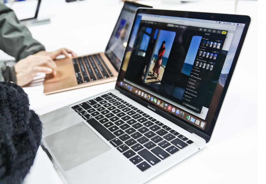 蘋果意外透露即將推出新一代的 M4版MacBook Air。（圖／路透社）