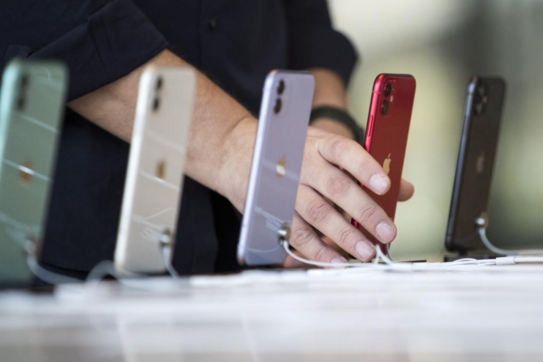 蘋果iPhone 11再度回到二手回收增值榜單，展現驚人的保值性。（圖／路透社）