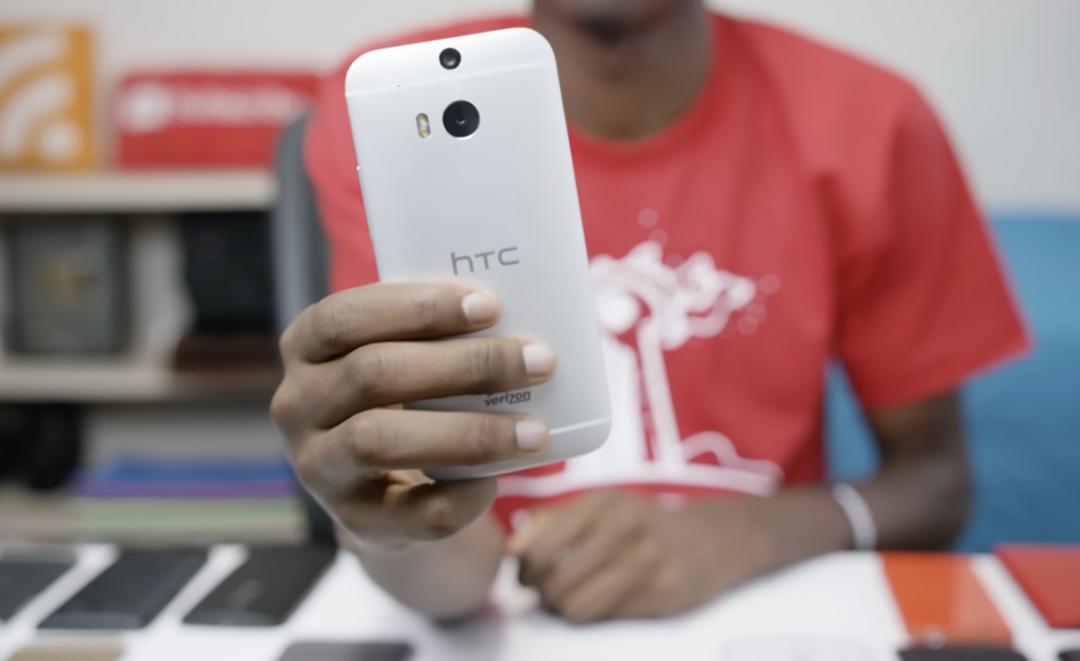 HTC One M8也曾上榜2014年的MKBHD年度最佳MVP手機。（圖／翻攝YT）