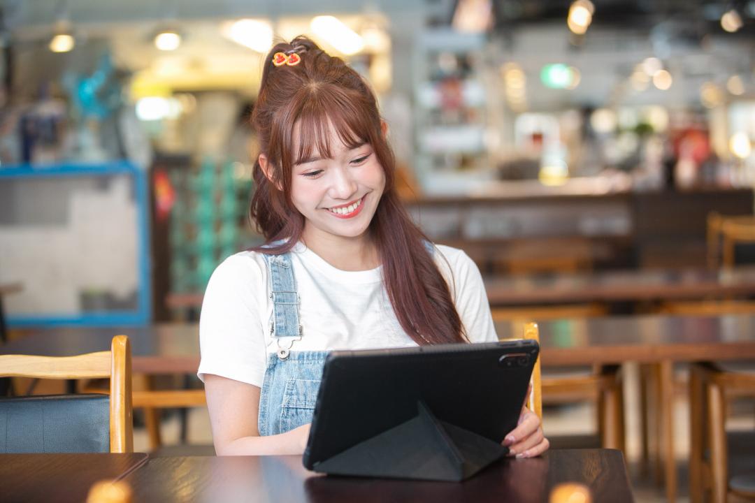 平板具備輕巧可攜的特性，適合經常出差或旅行的使用者。圖為宏碁Iconia Tab P11。