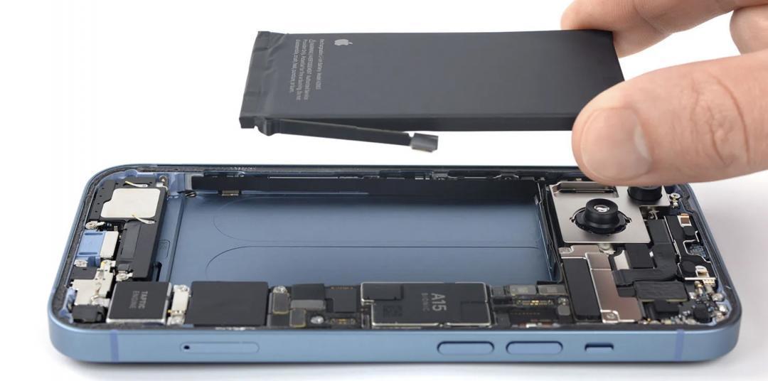 手機續航力出現異常耗電，代表需要特別注意了。（圖／路透社）