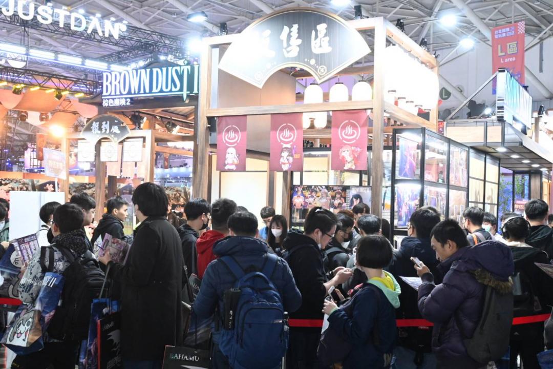 《棕色塵埃2》周邊產品一早就吸引大量玩家排隊購買。