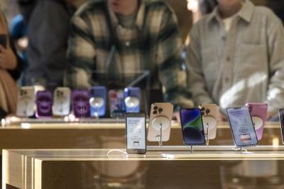 全球手機近半收入都被 iPhone 賺走!最新 5 大品牌市佔排名揭曉 全球手機近半收入都被 iPhone 賺走!最新 5 大品牌市佔排名揭曉