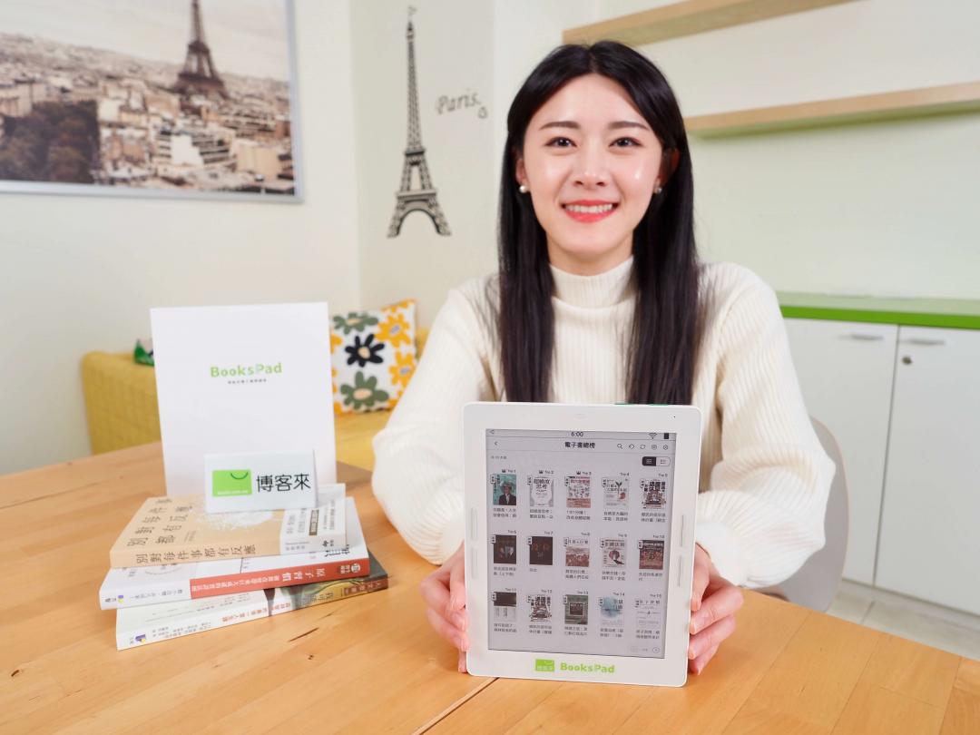 博客來首推彩色電子書閱讀器BooksPad,於書展購買另有其他優惠。2月底前預購價6,999元,可於博客來網站購買。