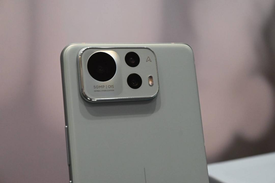 最有台灣味的 AI 手機!華碩旗艦手機 Zenfone 12 Ultra 正式發表