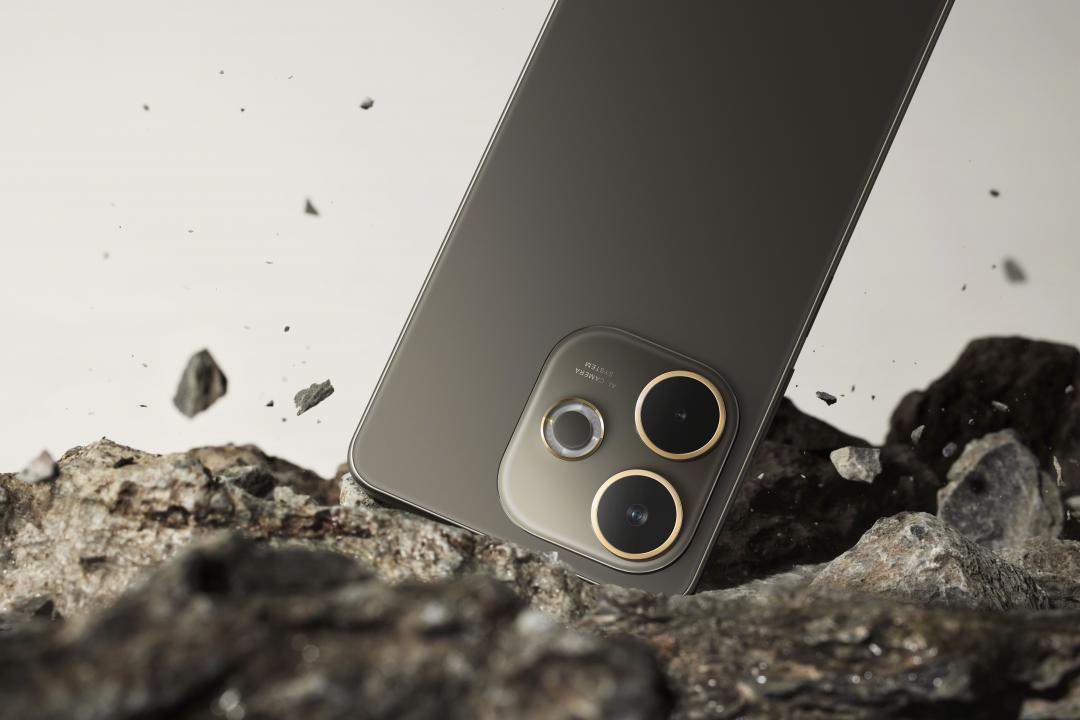 A5 Pro 採用 5000 萬的主鏡頭,內建影像演算法可支援人像模式以及 AI 人像美顏功能,拍攝人物能夠帶有模糊背景的淺景深,膚色也能調整至最佳狀態。(圖/OPPO)