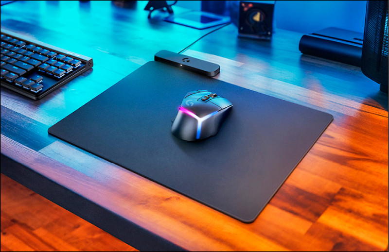 Logitech G POWERPLAY 2厚度更薄,充電板面積也加大。