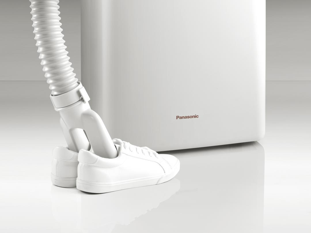 如果有烘衣、烘鞋等其他除濕需求，可留意是否配置相關配件，使用起來更方便。圖為Panasonic F-YV32NX。